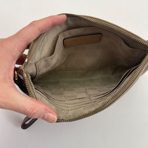 Michael Kors Fulton Brown Large Zip Clutch Wristlet W/Gold Hardware‎ - Picture 8 of 11